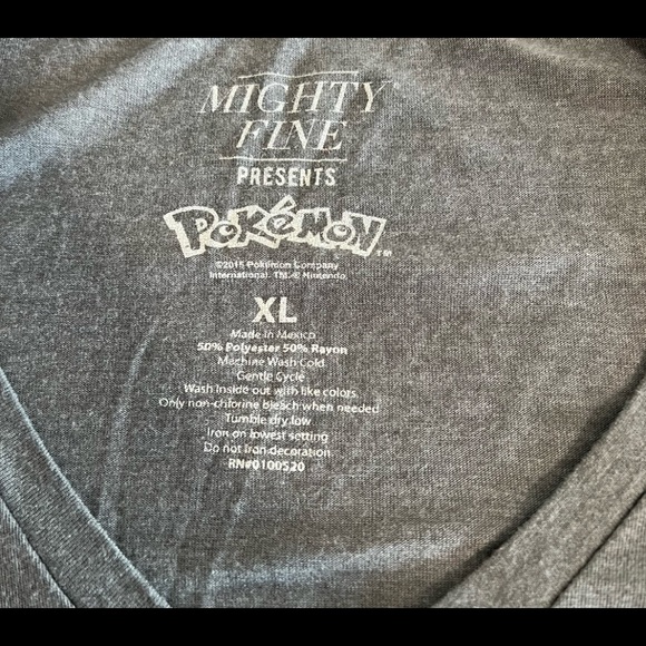 Pikachu T-Shirt / Mighty Fine Presents Pokemon /Size XL - Picture 14 of 14